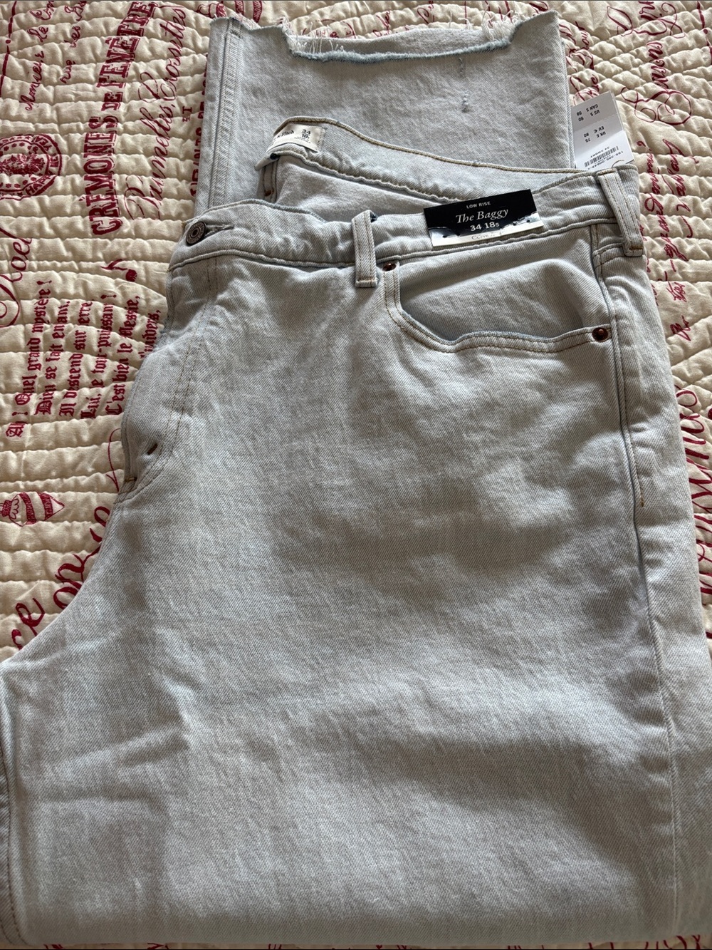 NWT Abercrombie & Fitch Low Rise Baggy Jeans in Faded Light Blue SIZE 18S (34S)